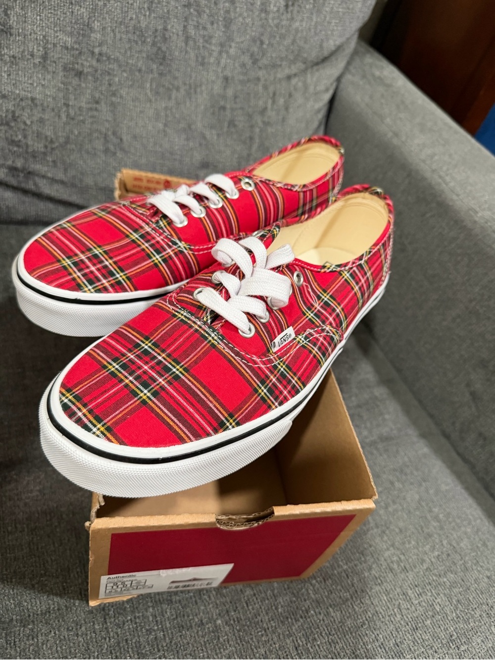 Vans Authentic Shoes Plaid Red White Low Top Christmas Hunting Limited Men’s 9.5